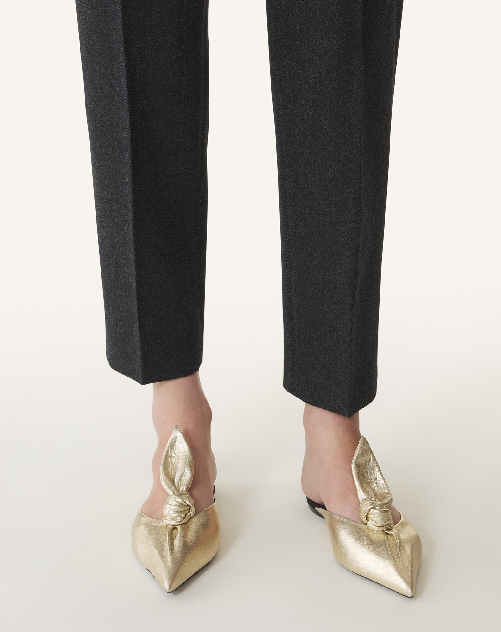 MIDNIGHT STEP BOW MULE IN METALLIC LEATHER