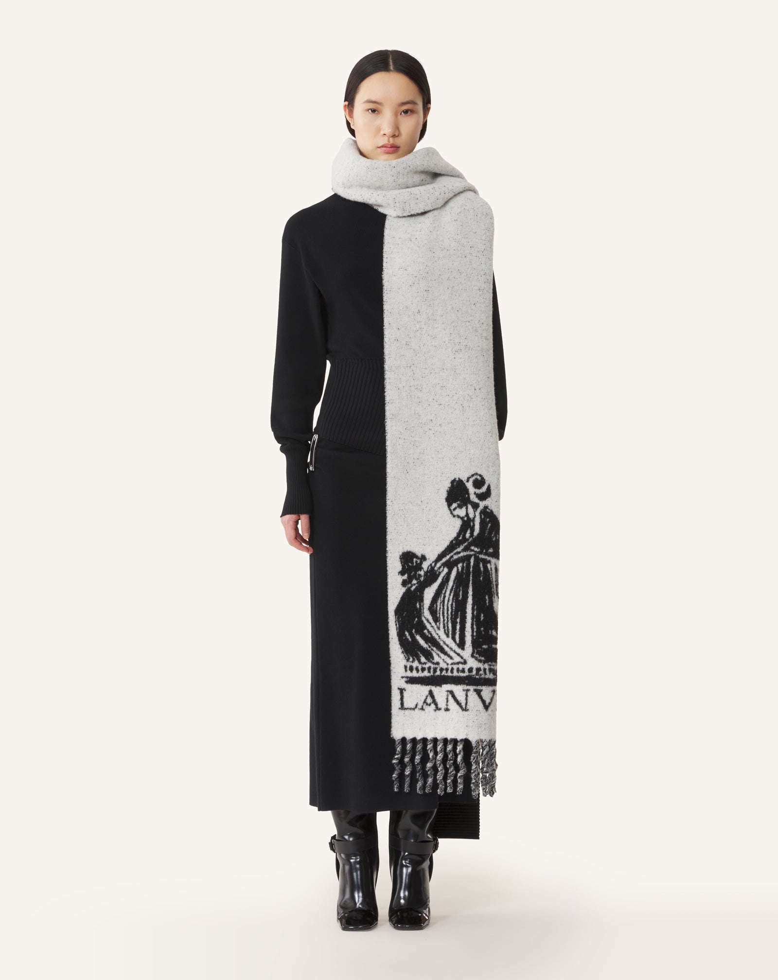WHITE MOTHER & DAUGHTER WOOL SCARF