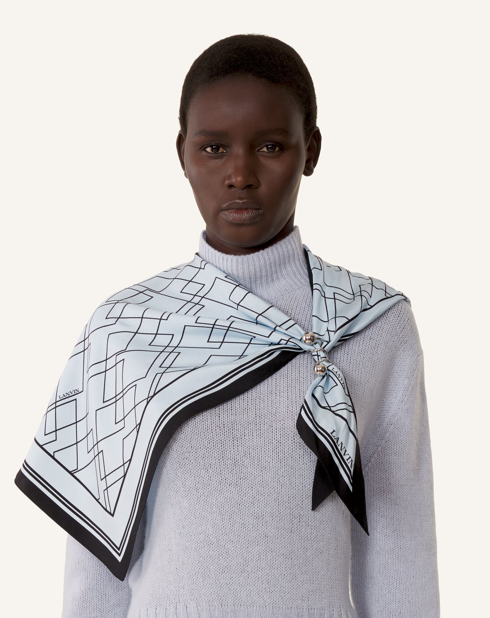 GRAPHIC DIAMOND MOTIF TOP WITH JEWELRY FASTENER