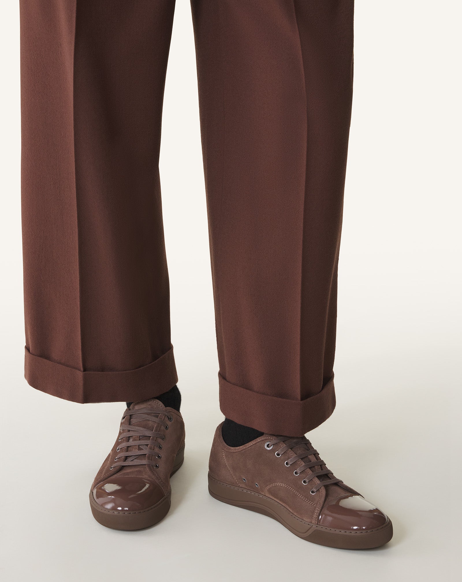 BROWN DBB1 SNEAKERS IN PATENT LEATHER AND SUEDE