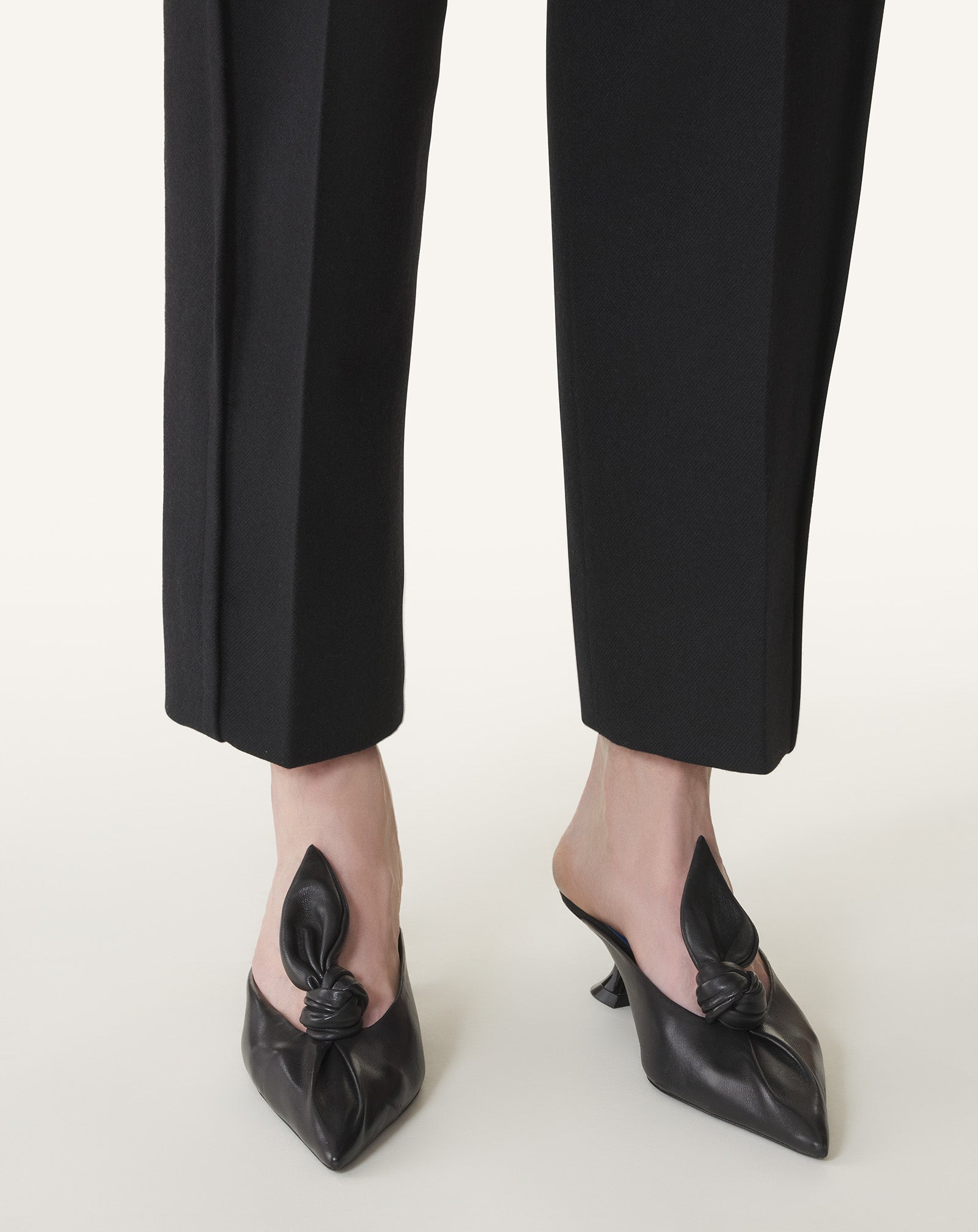 MIDNIGHT STEP BOW LEATHER MULE WITH HEEL