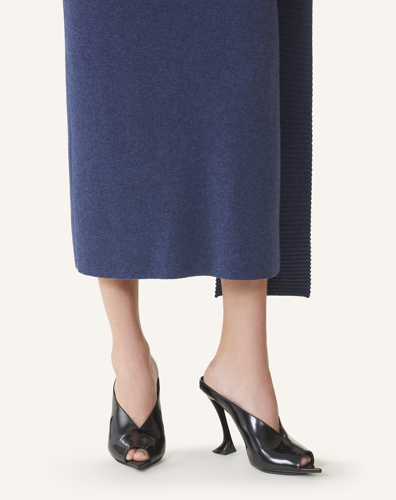 BLACK MIDNIGHT STEP MULE IN PATENT LEATHER