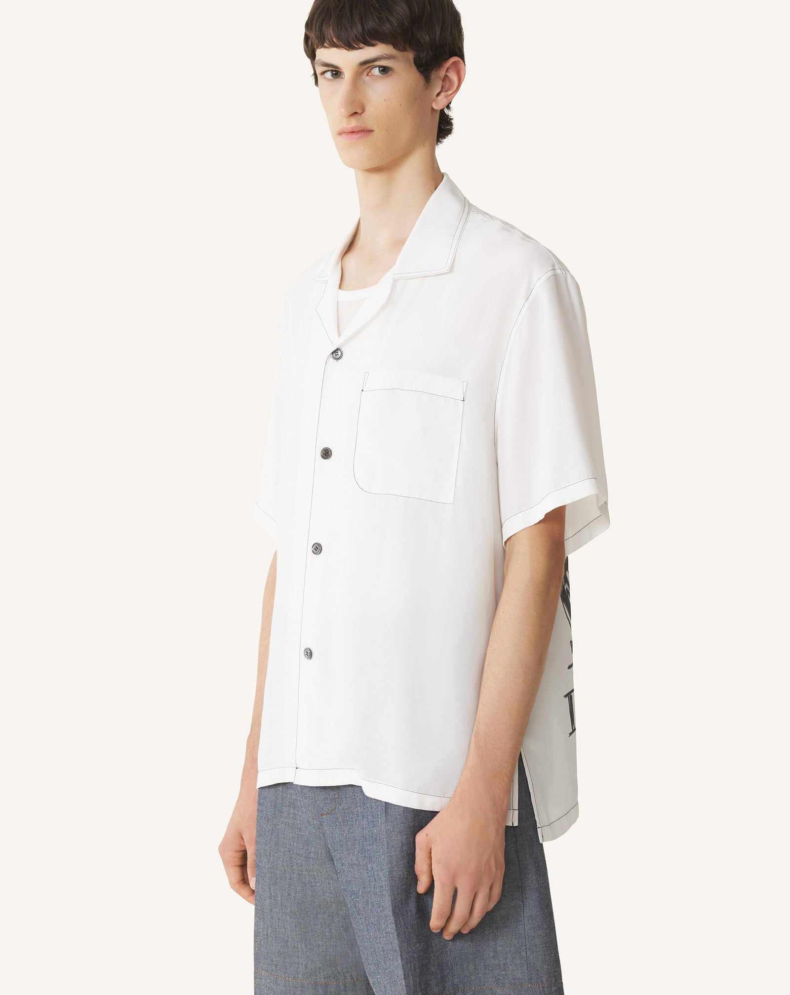 WHITE SHIRT WITH MOTHER AND CHILD PRINT ON THE BACK