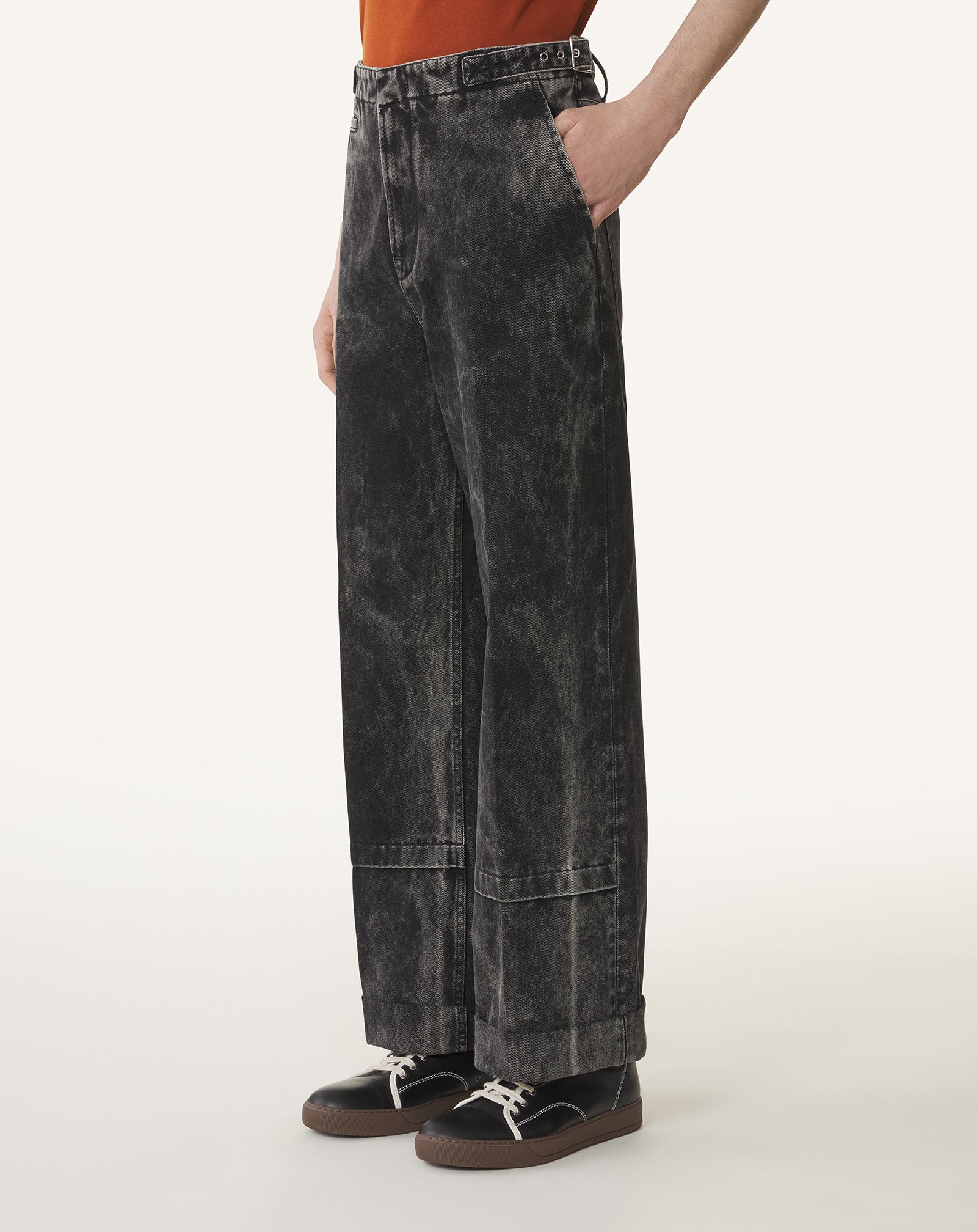 LOOSE FIT WASHED DENIM PANTS
