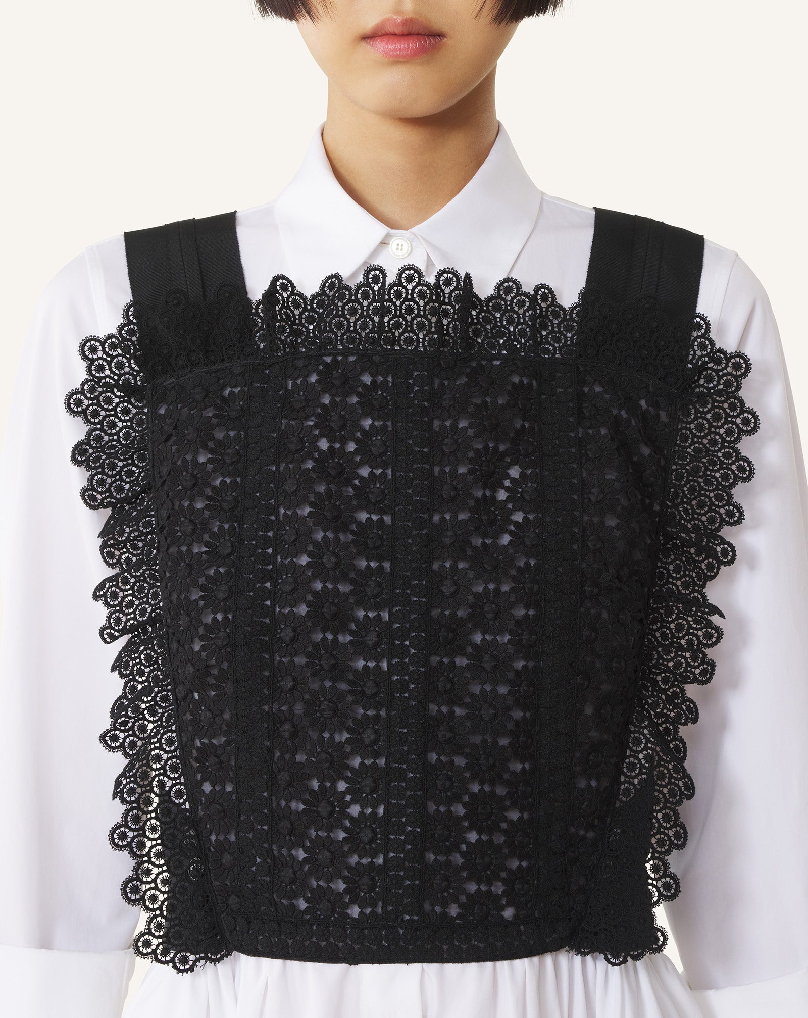 GUIPURE BIB