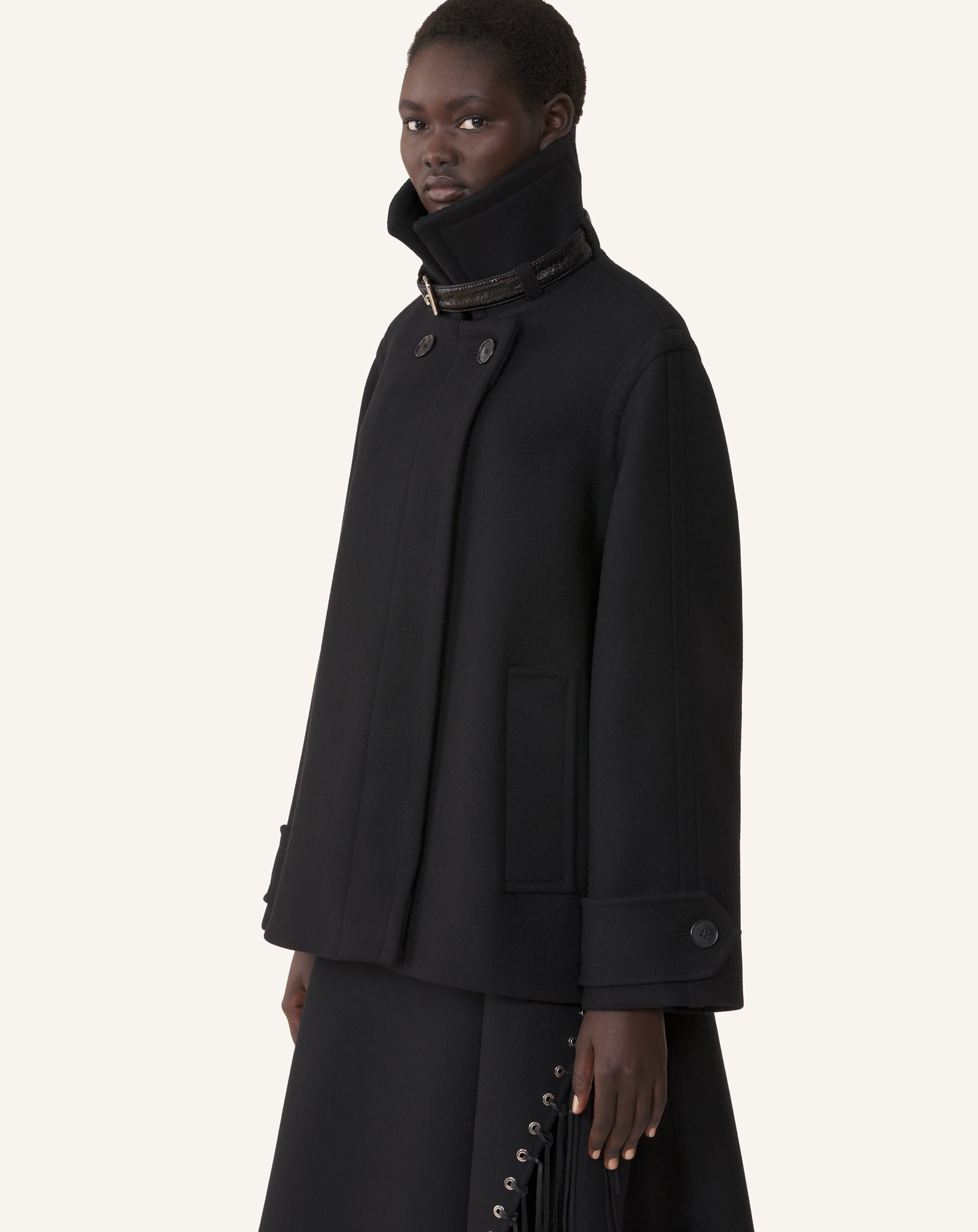 BLACK SHORT WOOL COAT WITH STAND-UP COLLAR