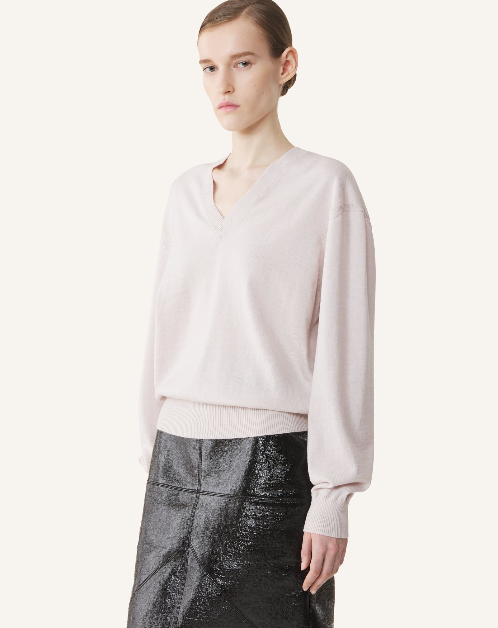 WHITE V-NECK MERINO SWEATER WITH GROSGRAIN DETAIL