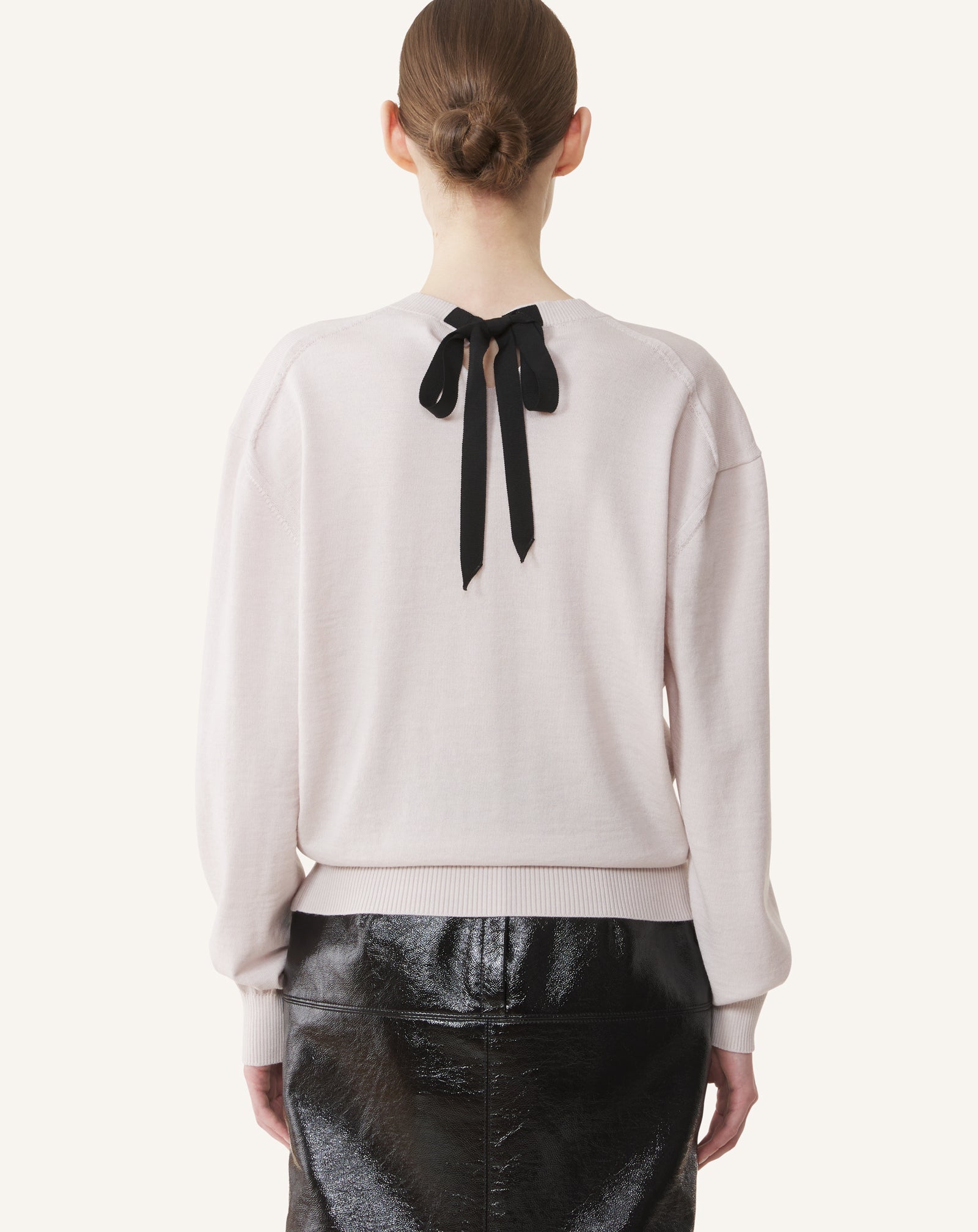 WHITE V-NECK MERINO SWEATER WITH GROSGRAIN DETAIL