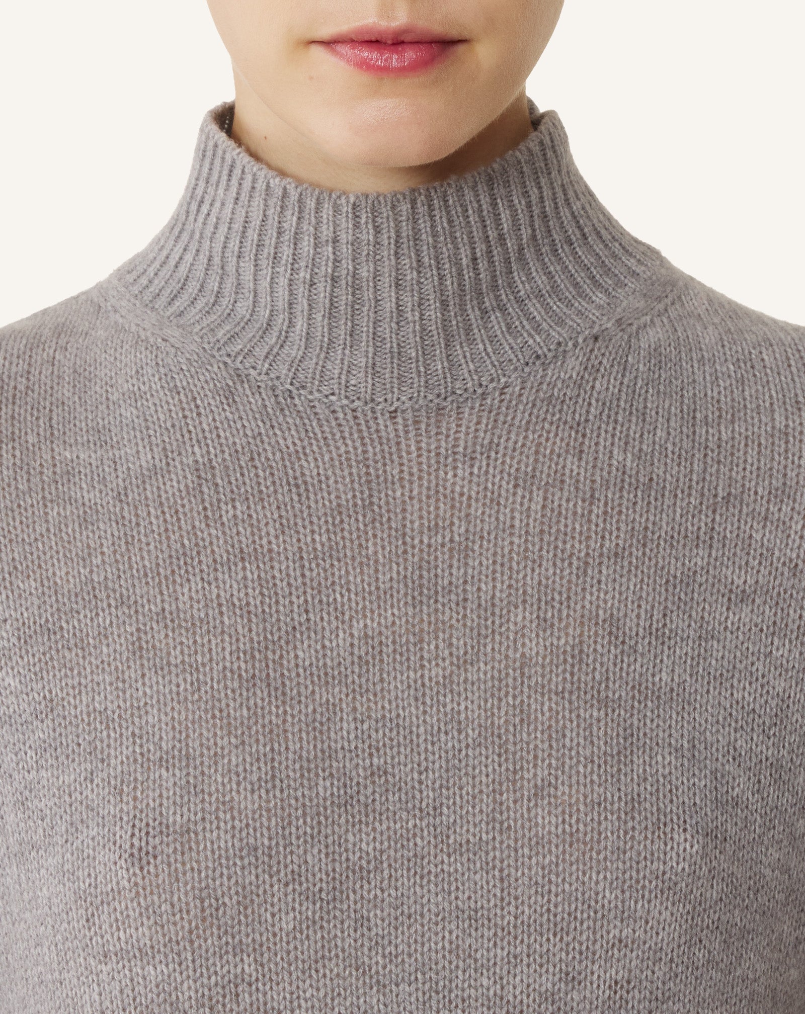 BLACK OPEN-BACK SWEATER IN CASHMERE