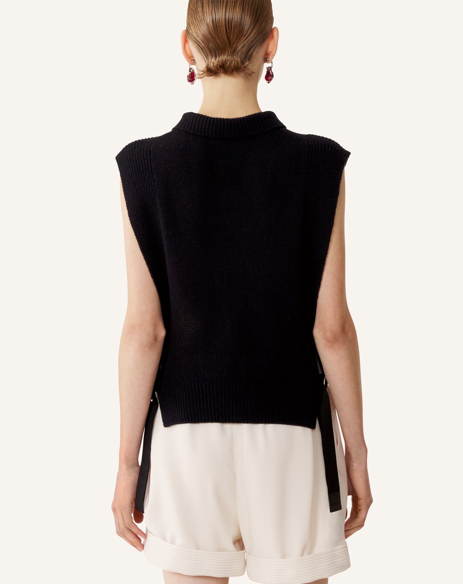 SLEEVELESS CASHMERE SWEATER