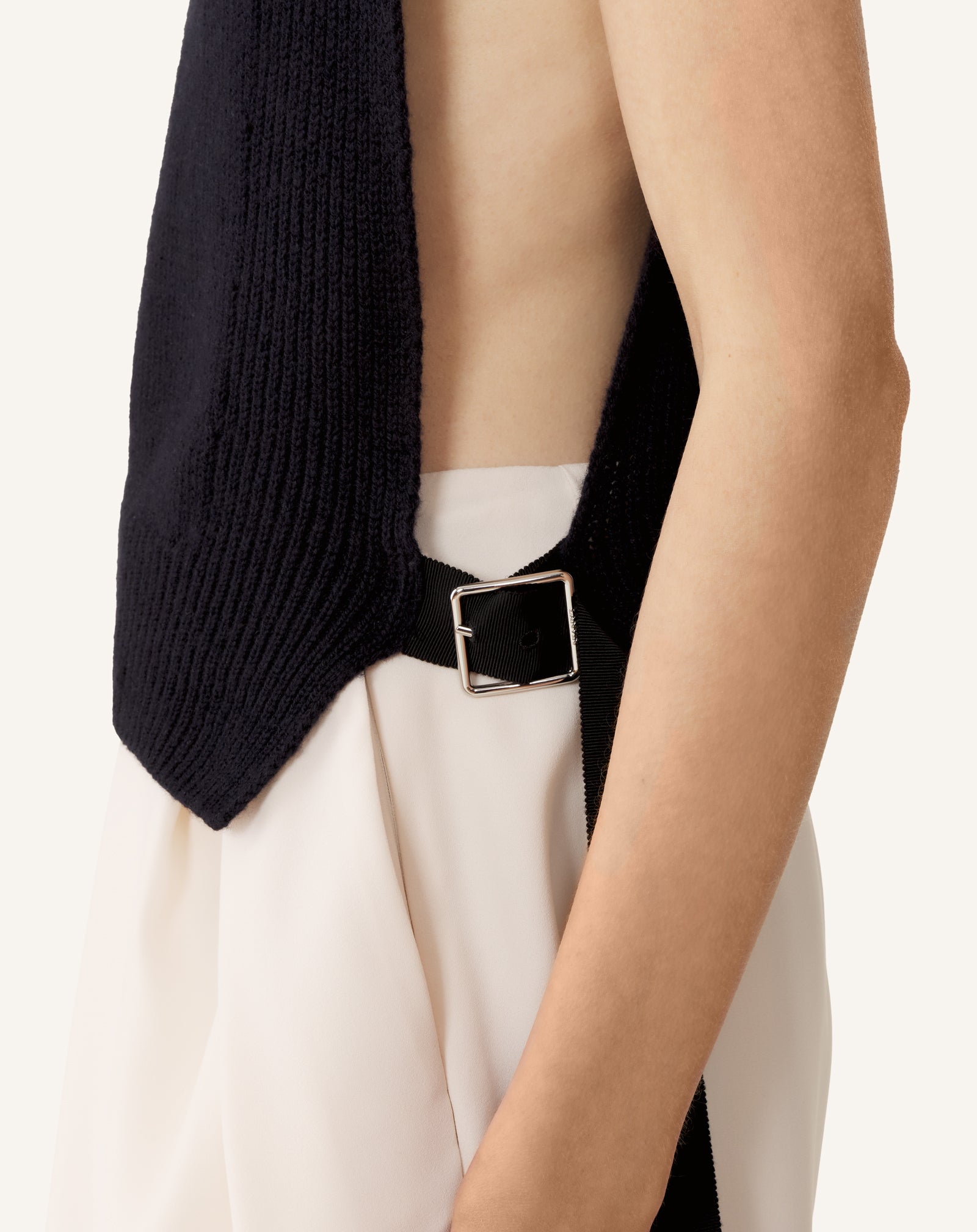 SLEEVELESS CASHMERE SWEATER